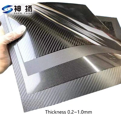 Tynn karbonfiberplate